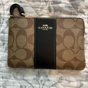 Authentic COACH Corner Zip Wristlet in Signature Canvas
